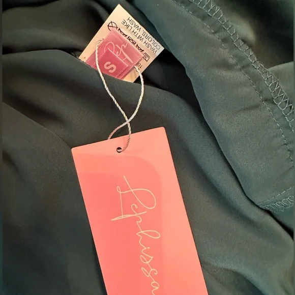 NWT Women’s off the shoulder long sleeve mini dress with ruffle tier with bow - Picture 2 of 7